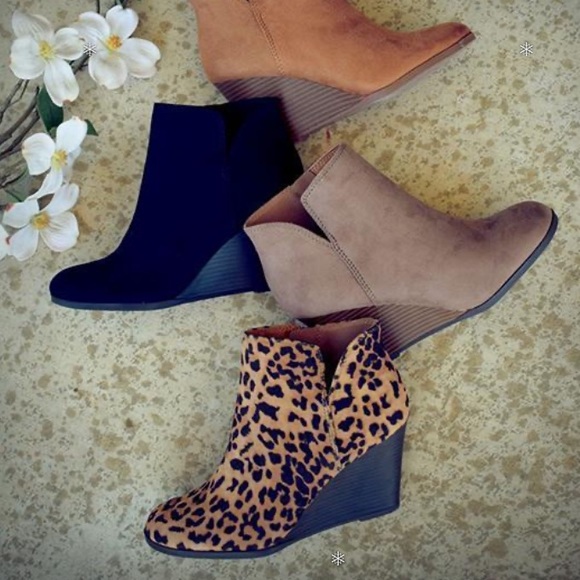 Faux suede black wedge booties - Picture 3 of 3